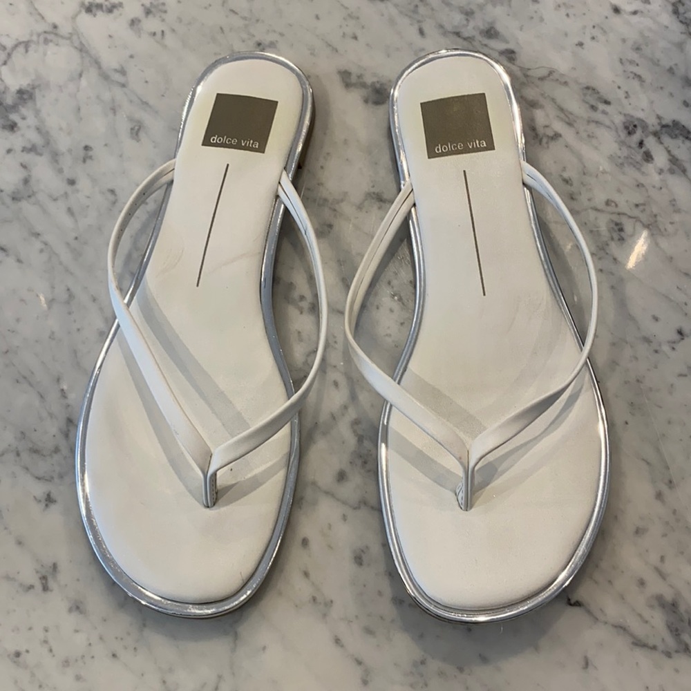 WOMANS WHITE DOLCE VITA SANDALS SIZE 9